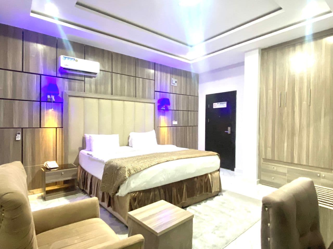 Rosy Palace Apartment at White Court Hotel